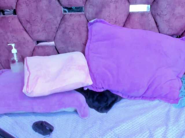 MiaaDavis's BongaCams show and profile