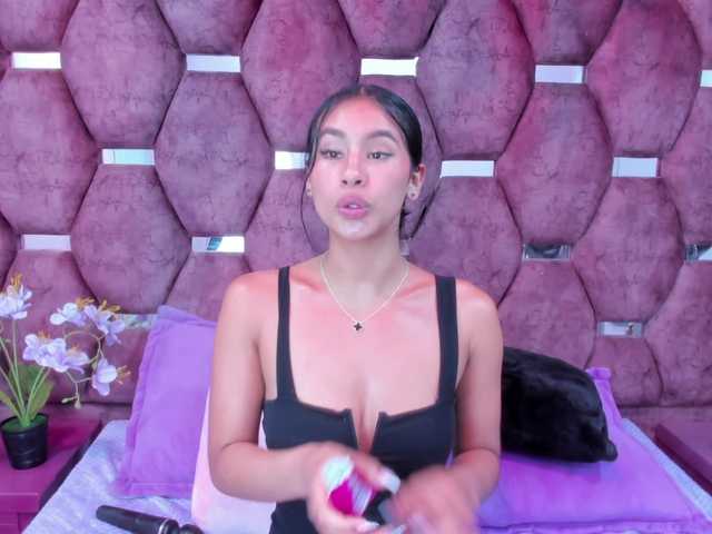 MiaaDavis's BongaCams show and profile