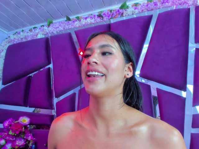 MiaaDavis's BongaCams show and profile