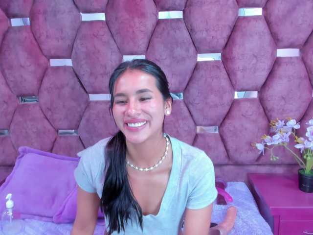 MiaaDavis's BongaCams show and profile