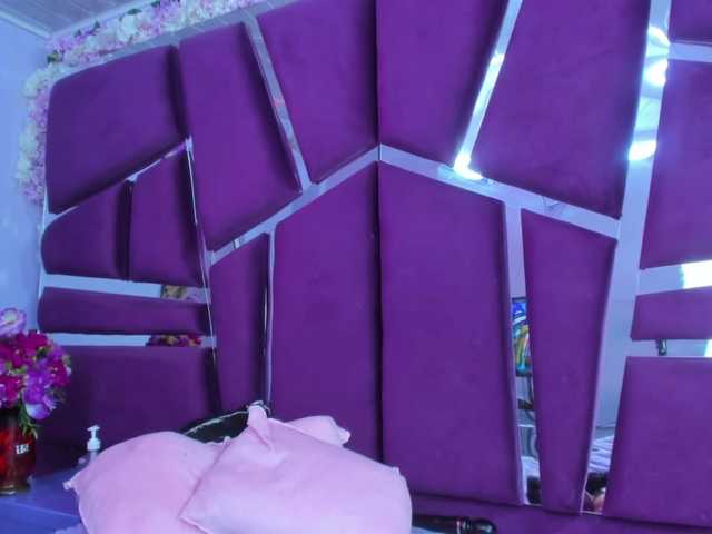 MiaaDavis's BongaCams show and profile