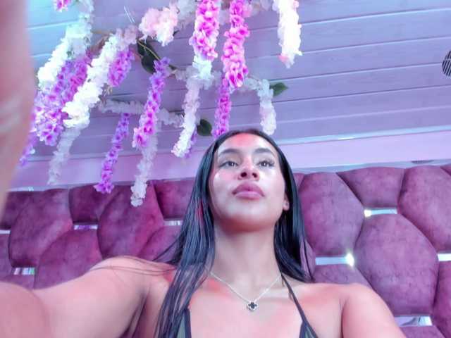 MiaaDavis's BongaCams show and profile