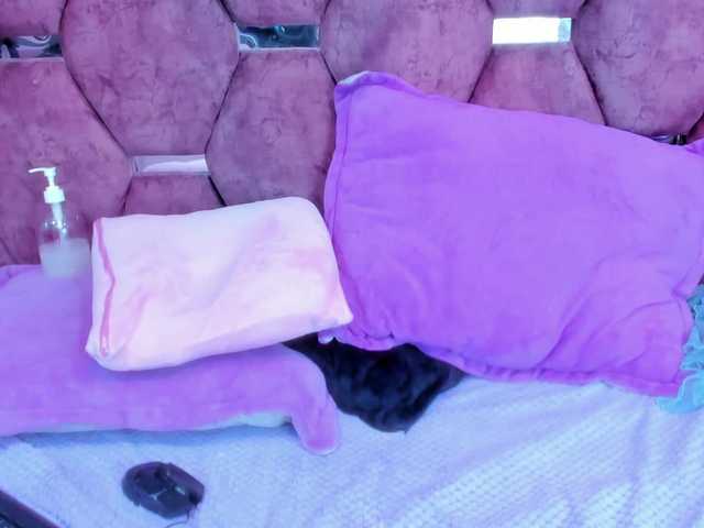 MiaaDavis's BongaCams show and profile