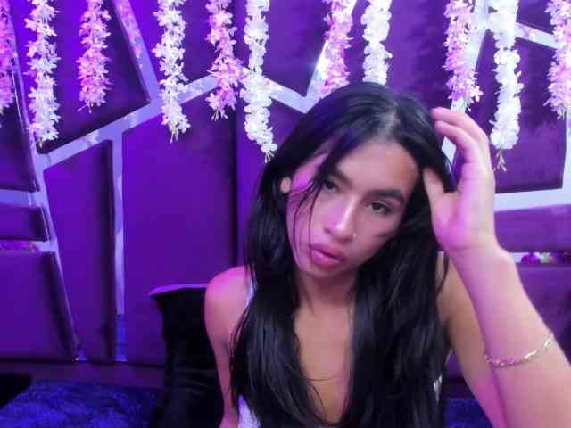 MiaaDavis webcam