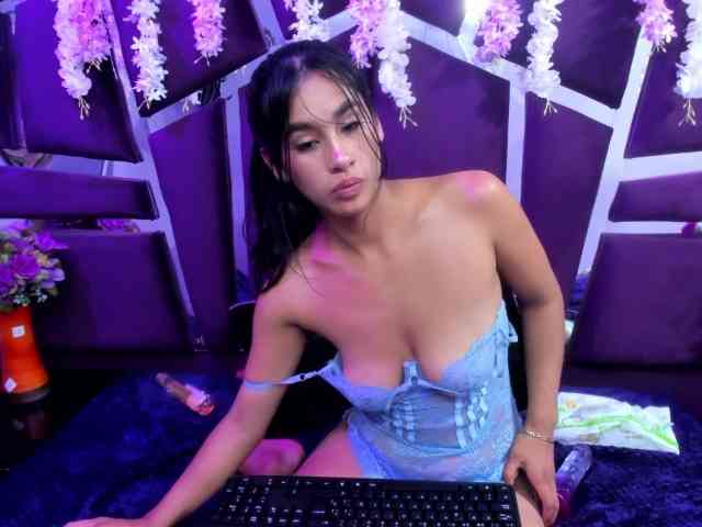 MiaaDavis webcam
