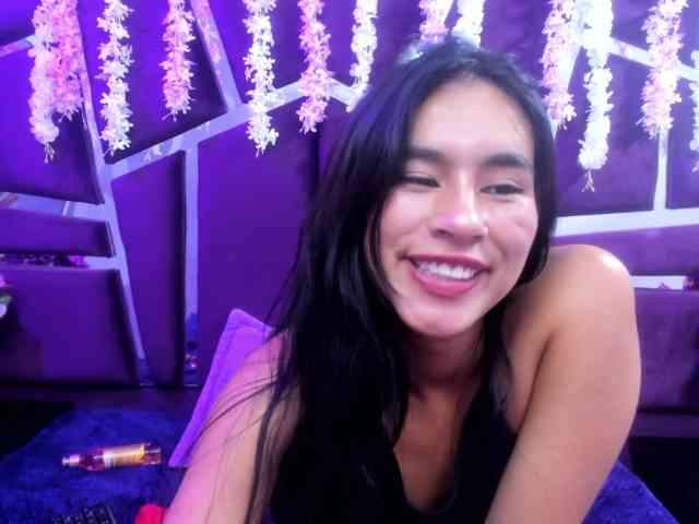 MiaaDavis webcam