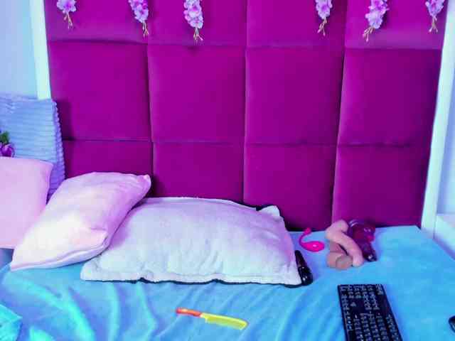 MiaaDavis webcam
