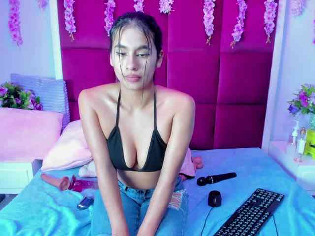MiaaDavis webcam