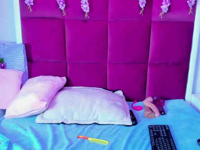 MiaaDavis webcam