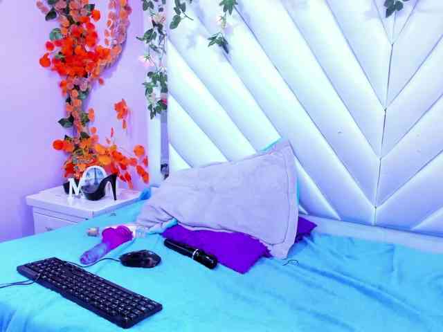 MiaaDavis webcam