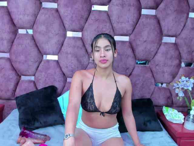 MiaaDavis webcam