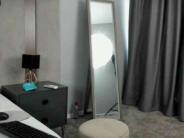 MayaCollins webcam