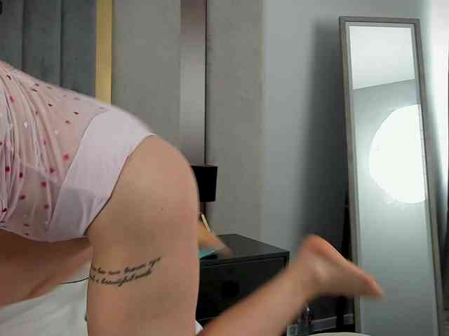 MayaCollins webcam