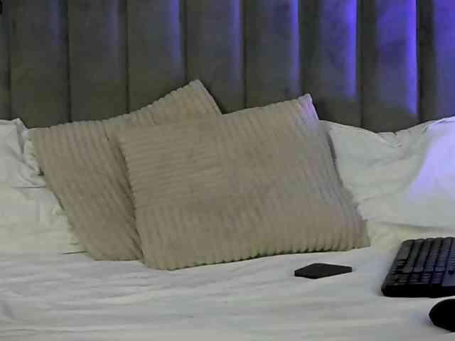 MayaCollins webcam