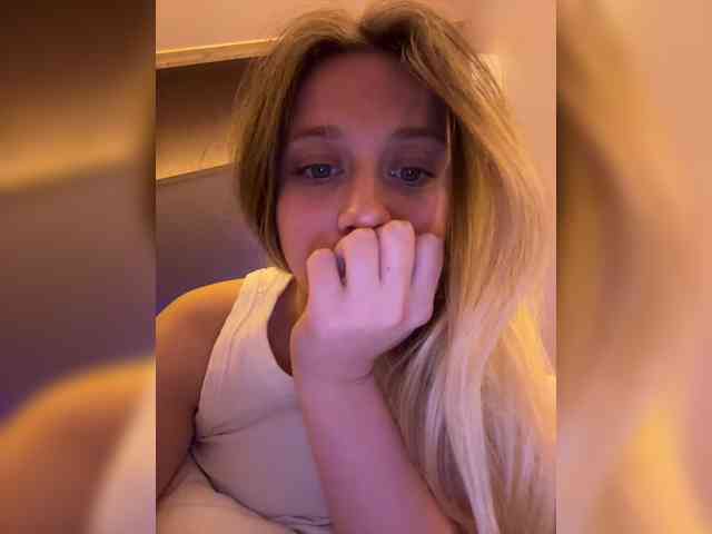 VibeSwet37 Live Webcam on BongaCams