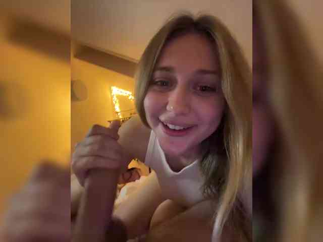 Poison_Kiss webcam