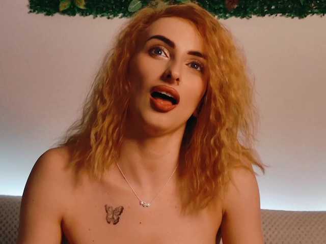 AuraPure's BongaCams show and profile