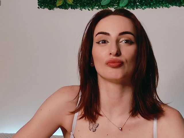 AuraPure's BongaCams show and profile