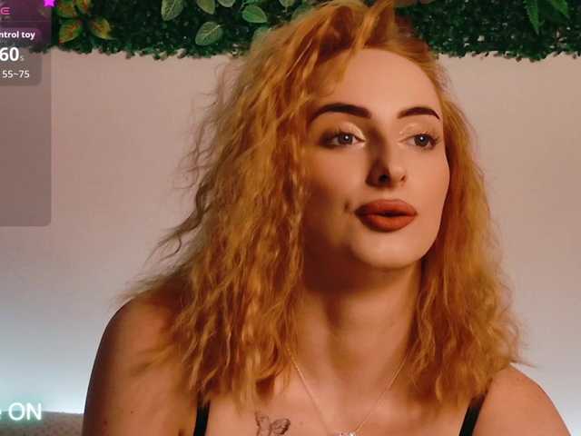 AuraPure's BongaCams show and profile