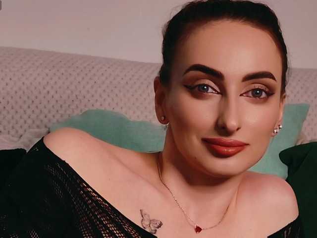 AuraPure's BongaCams show and profile