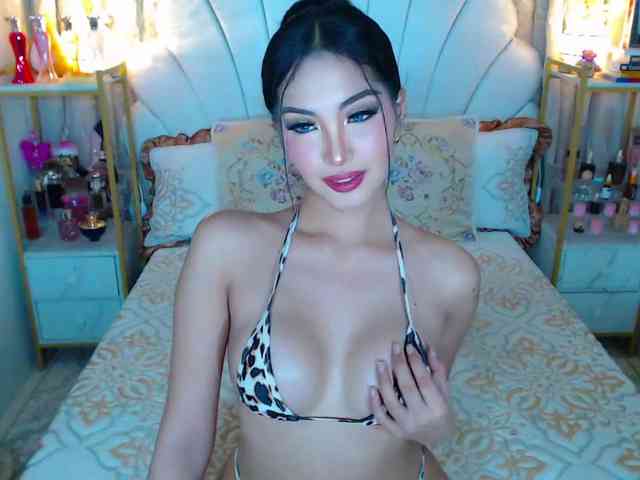 SarinaLuna Live Webcam on BongaCams