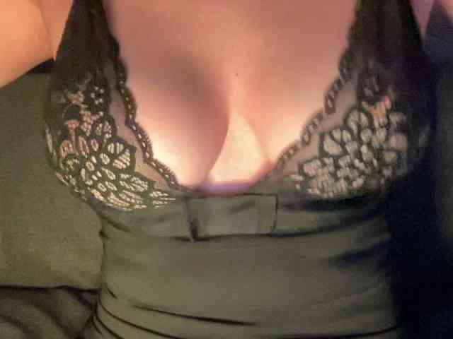 Sandra-public-boobs webcam