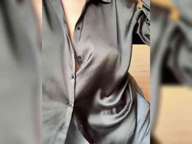 Sandra-public-bo... Live Webcam on BongaCams
