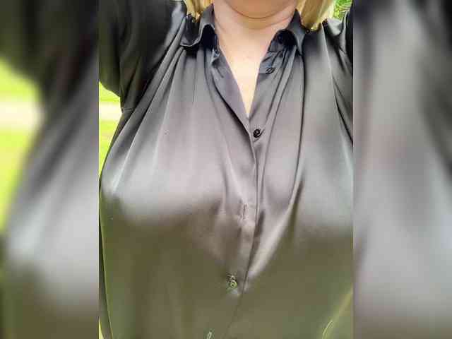 Sandra-public-boobs webcam