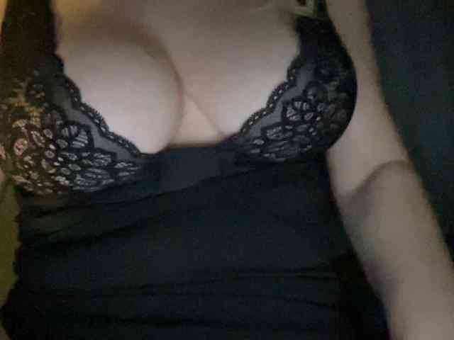 Sandra-public-boobs webcam
