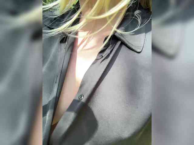 Sandra-public-boobs webcam