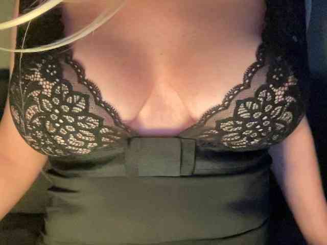 Sandra-public-boobs webcam