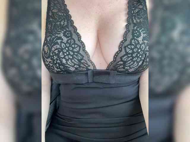 Sandra-public-boobs webcam