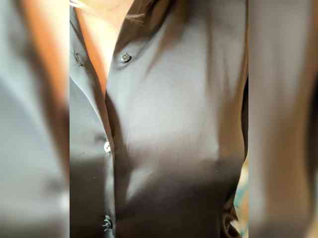 Sandra-public-boobs webcam