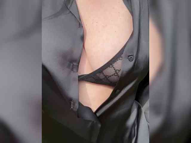 Sandra-public-boobs webcam