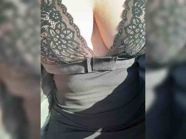 Sandra-public-boobs webcam