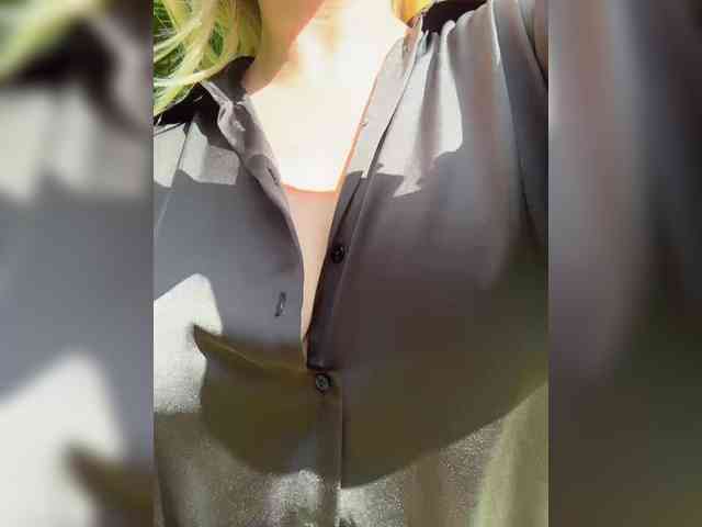 Sandra-public-boobs webcam