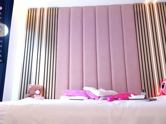 Vesia's BongaCams show and profile