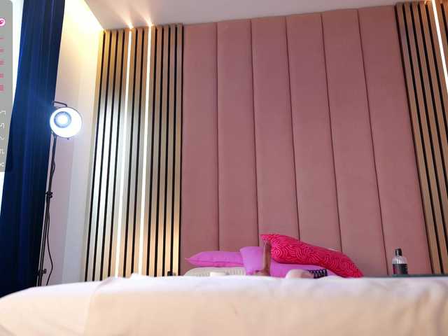 Vesia's BongaCams show and profile