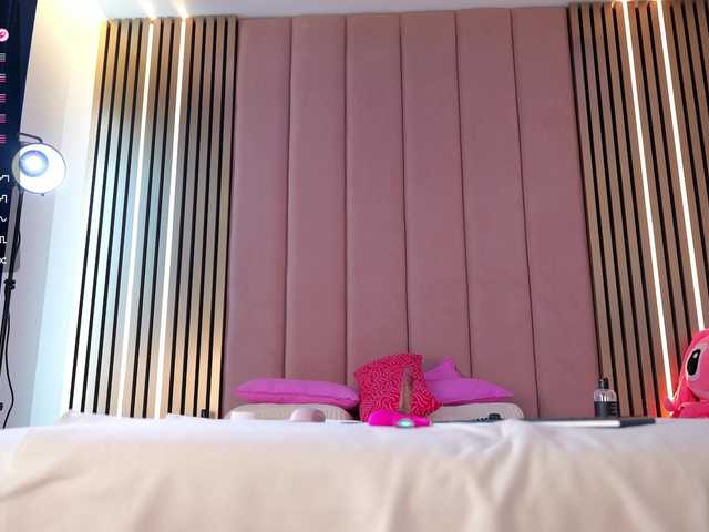 Vesia's BongaCams show and profile