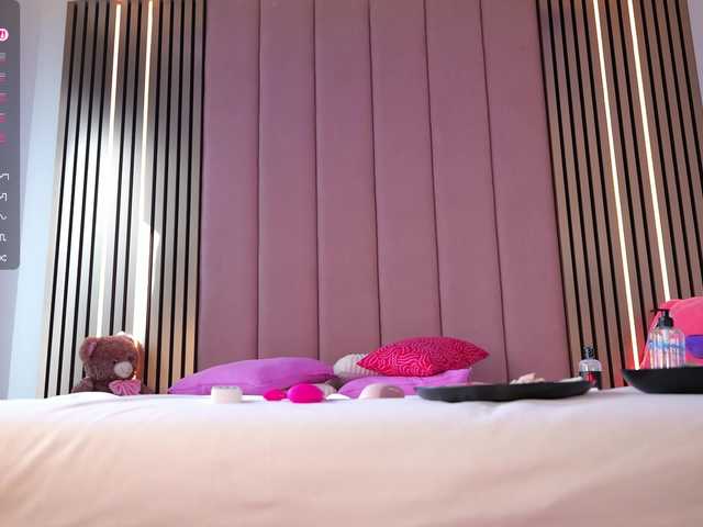 Vesia's BongaCams show and profile