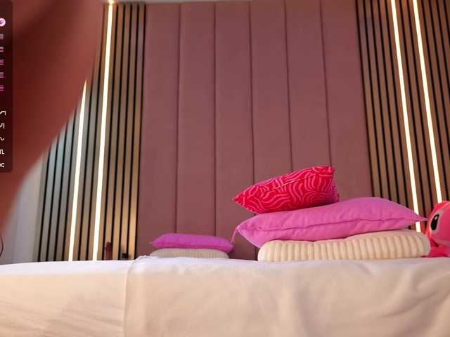 Vesia's BongaCams show and profile