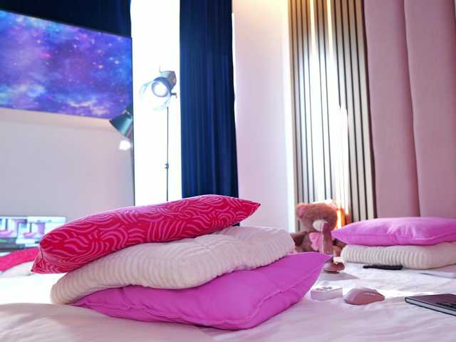 Vesia's BongaCams show and profile