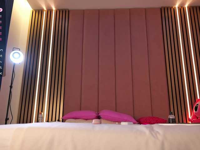 Vesia's BongaCams show and profile