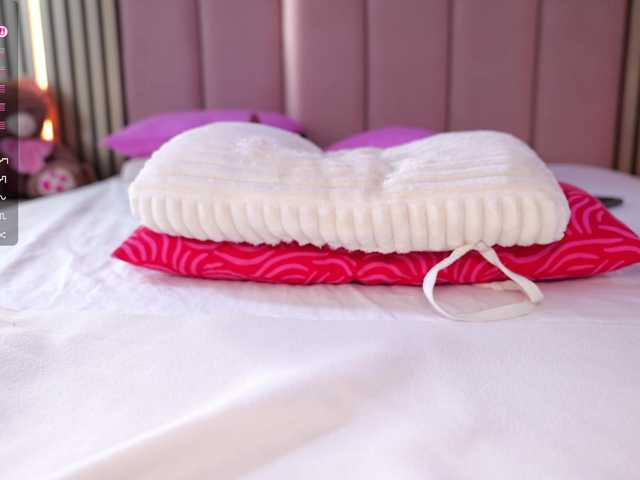 Vesia's BongaCams show and profile