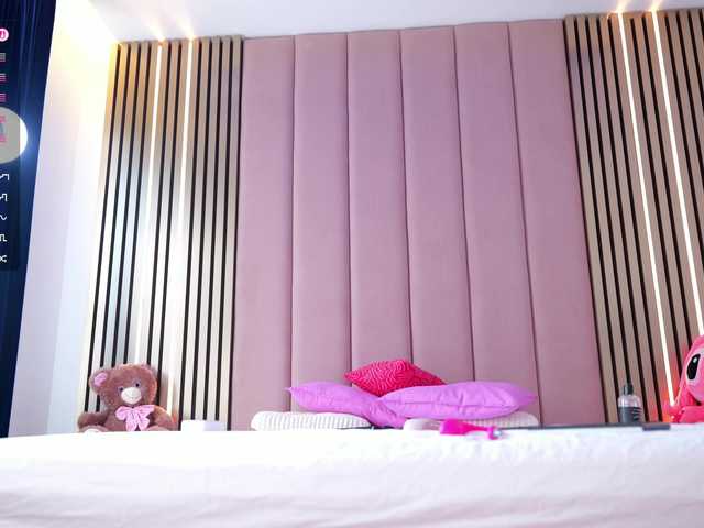 Vesia's BongaCams show and profile