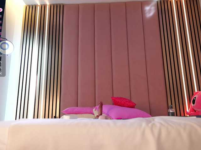 Vesia's BongaCams show and profile