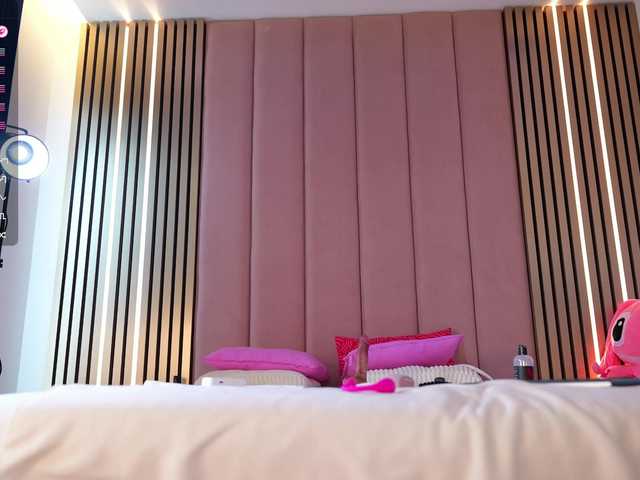 Vesia's BongaCams show and profile