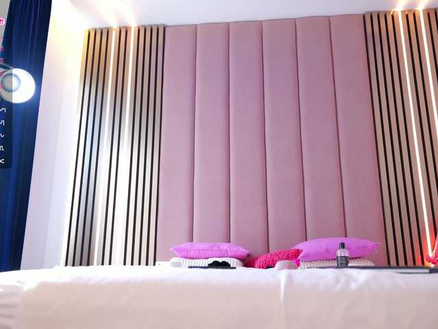 Vesia's BongaCams show and profile