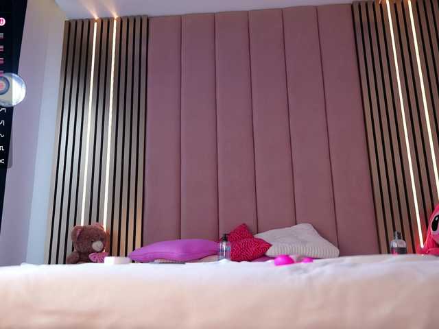 Vesia's BongaCams show and profile