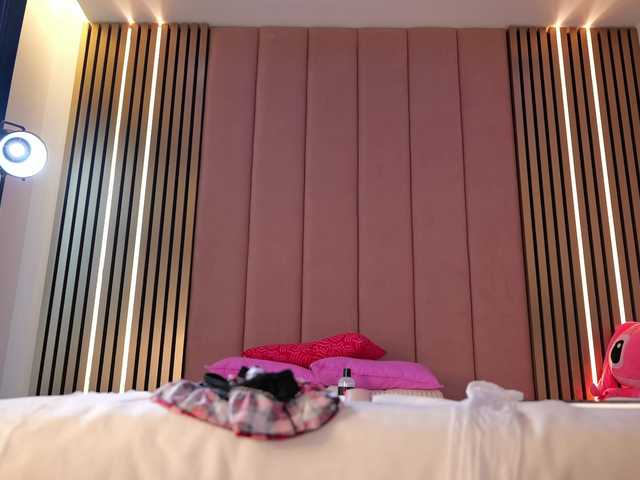 Vesia's BongaCams show and profile